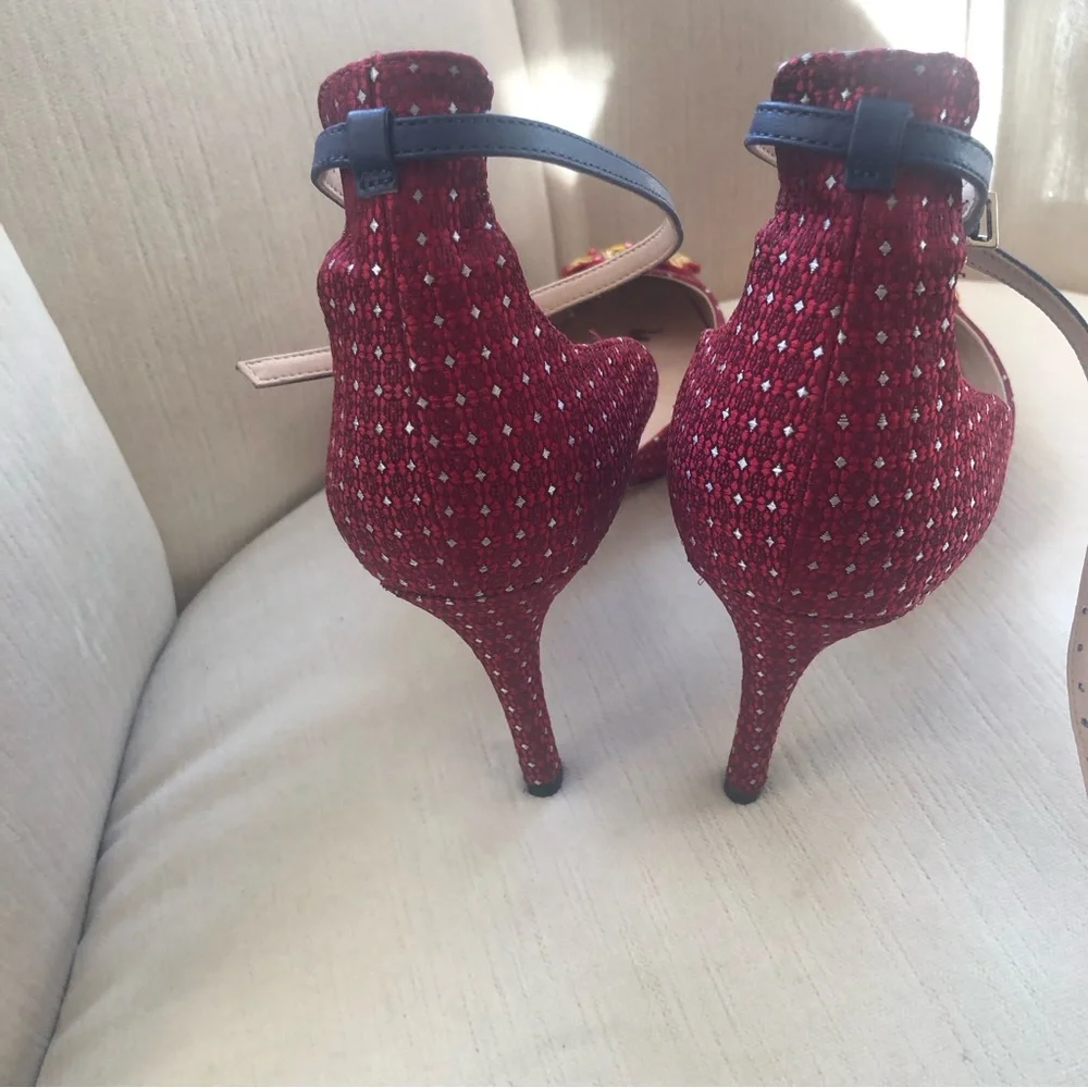 Gorgeous 3” heels with unique details - Picture 3 of 5